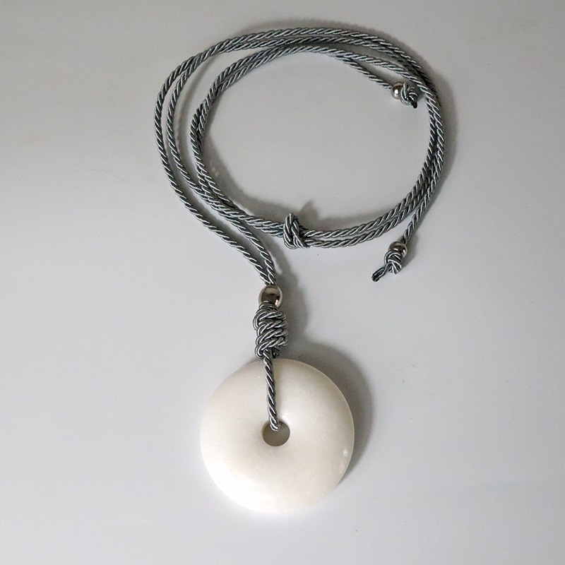 Kordelkette mit Porzellan-Anhänger