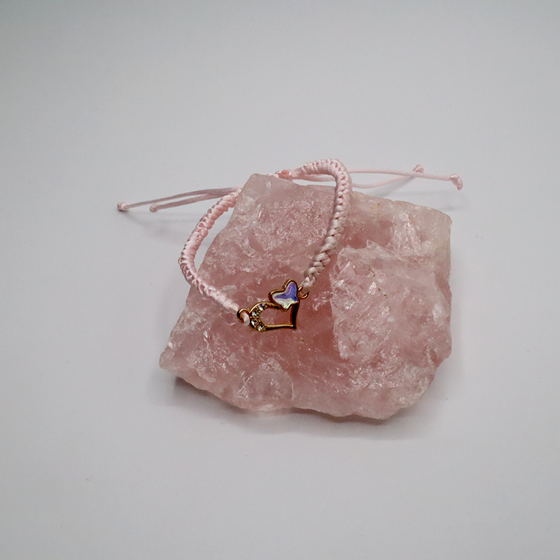 Sommerliches Kordelarmband mit Herz