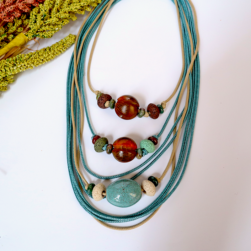 Die Kordel-Kollektion überzeugt durch leichtes Tragegefühl, vielseitige Kombinierbarkeit und zeitloses Design.