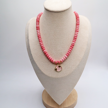 Edelsteinkette mit emailliertem Anhänger