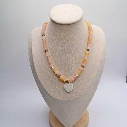 Edelsteinkette mit Perlmutt-Herz Anhänger