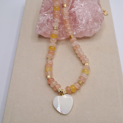 Edelsteinkette mit Perlmutt-Herz Anhänger