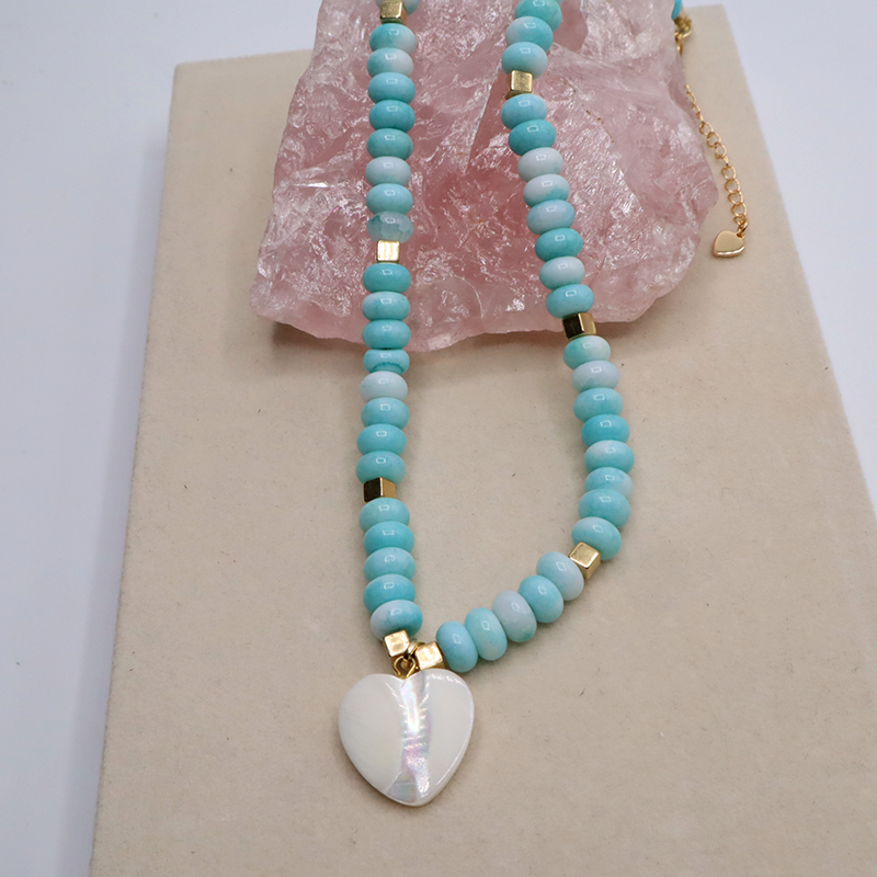 Edelsteinkette mit Perlmutt-Herz Anhänger