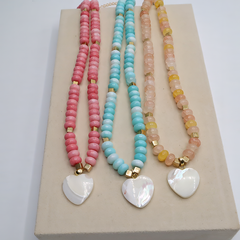 Edelsteinkette mit Perlmutt-Herz Anhänger