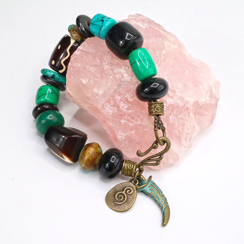 Grünes Armband