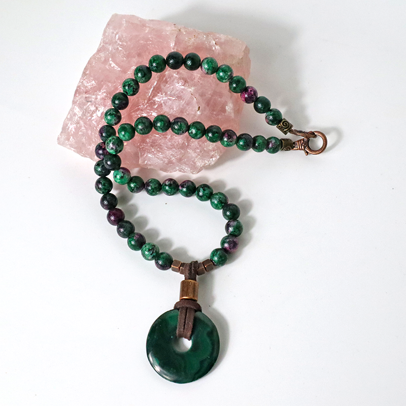 Rubin-Zoisit Halskette