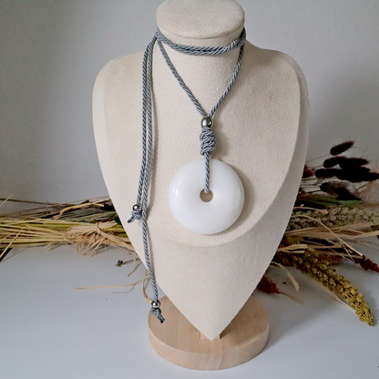 Kordelkette mit Porzellan-Anhänger