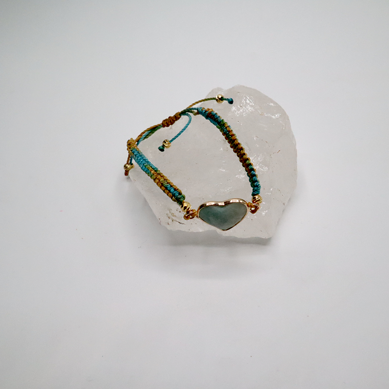 Kordelarmband mit Herz