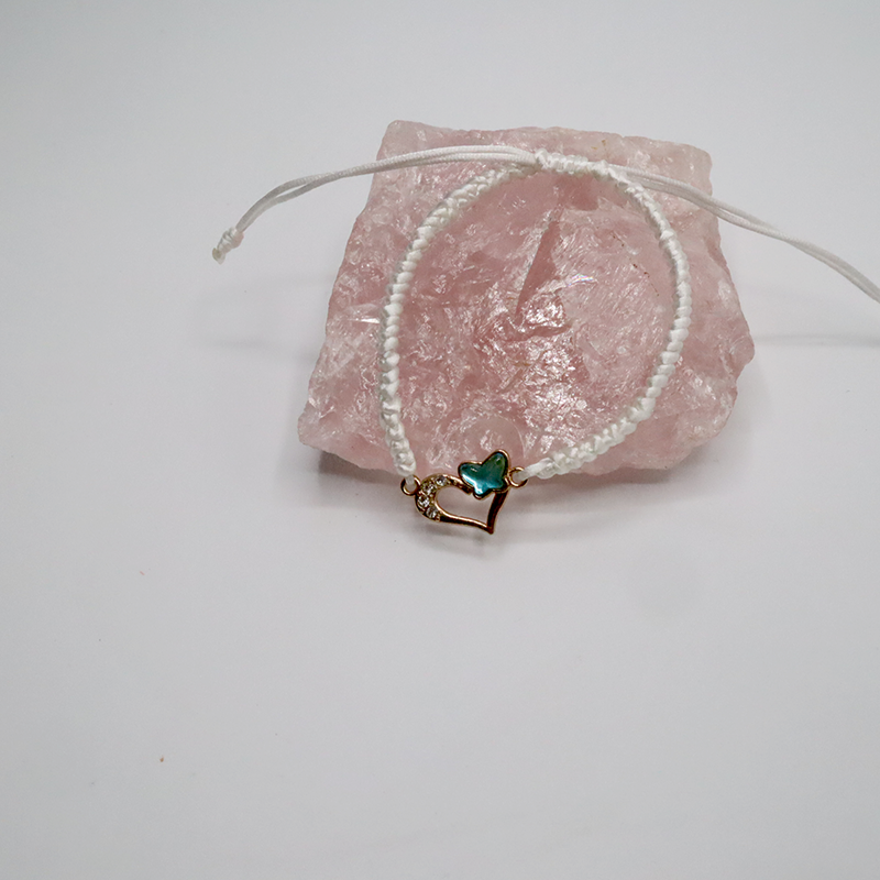 Sommerliches Kordelarmband mit Herz