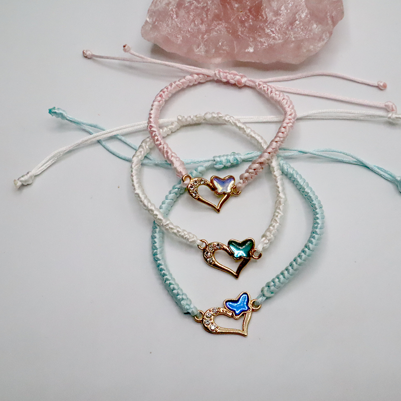 Sommerliches Kordelarmband mit Herz
