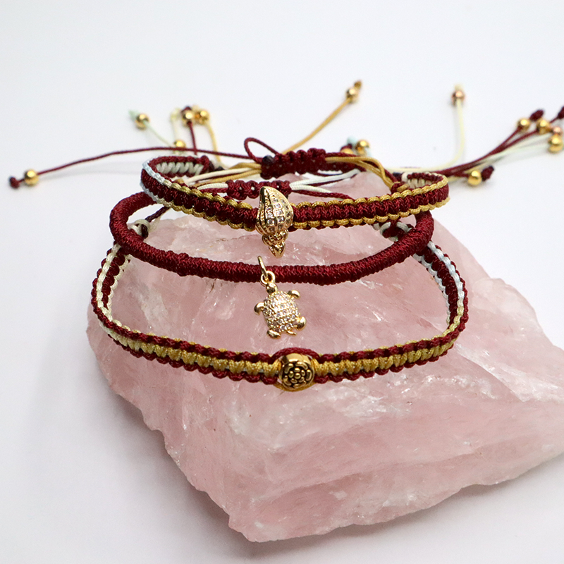 Weinrot Kordelarmband