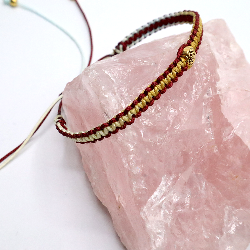 Weinrot Kordelarmband
