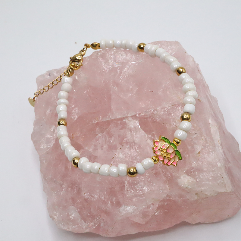 Weißes Armband