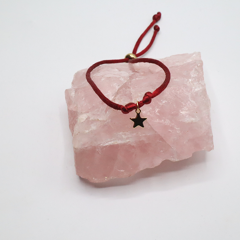Rotes Kordelarmband