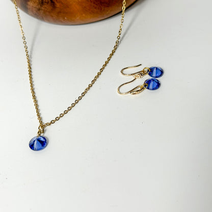 Blaue Ohrringe & Halskette